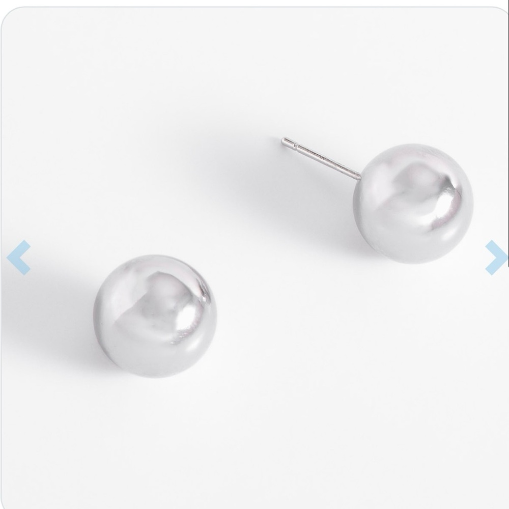 Earring Nice & Bella. PLATINUM PLATED POST EARRINGS silver color